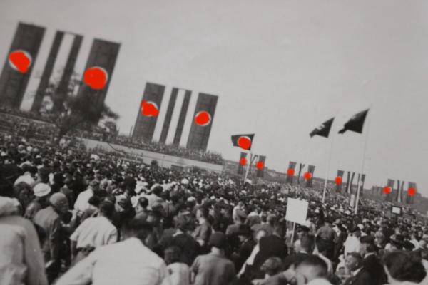 tolles altes Foto - Tempelhofer Feld am 1. Mai große Veranstaltung